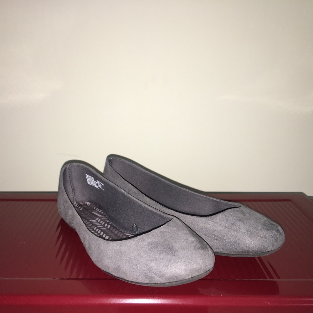 GREY FLATS